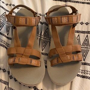 Teva women’s shoes
